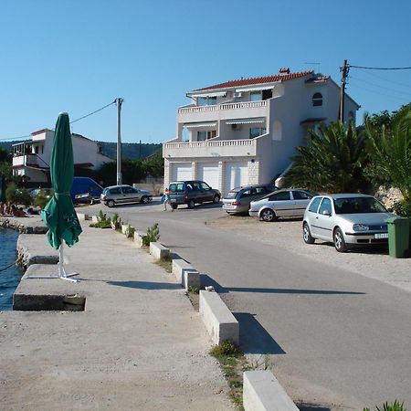 Apartments Mirko Vinišće Екстериор снимка