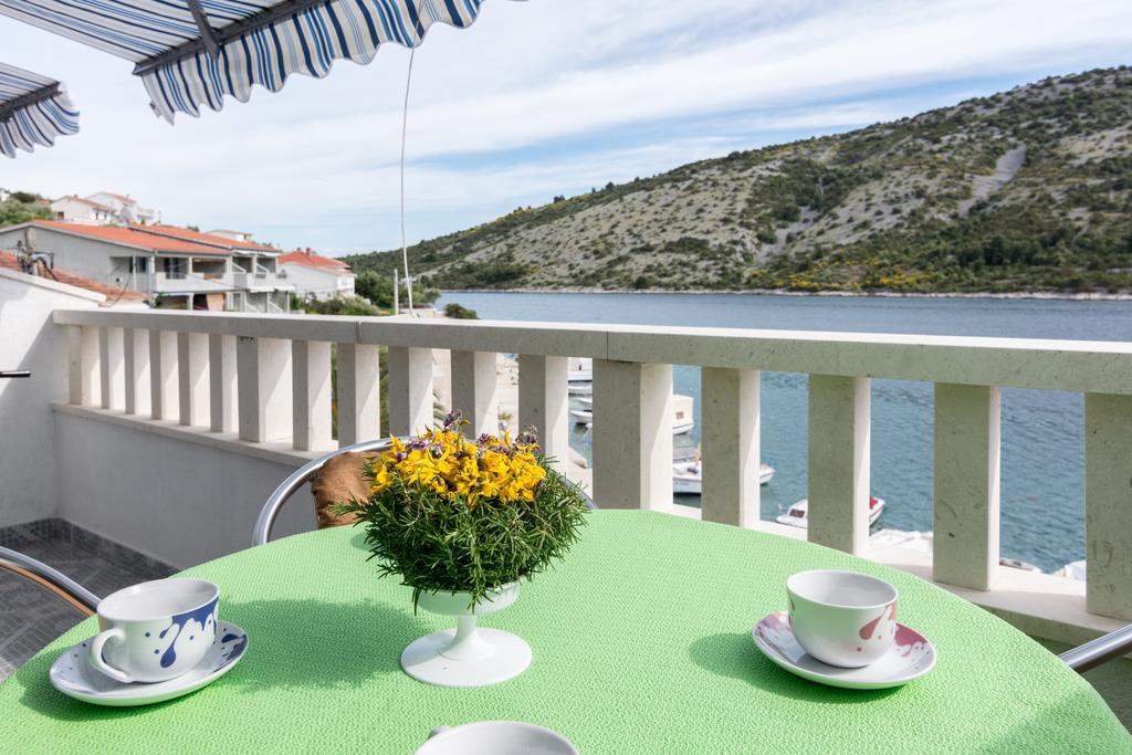 Apartments Mirko Vinišće Стая снимка