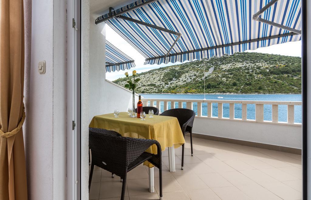 Apartments Mirko Vinišće Стая снимка