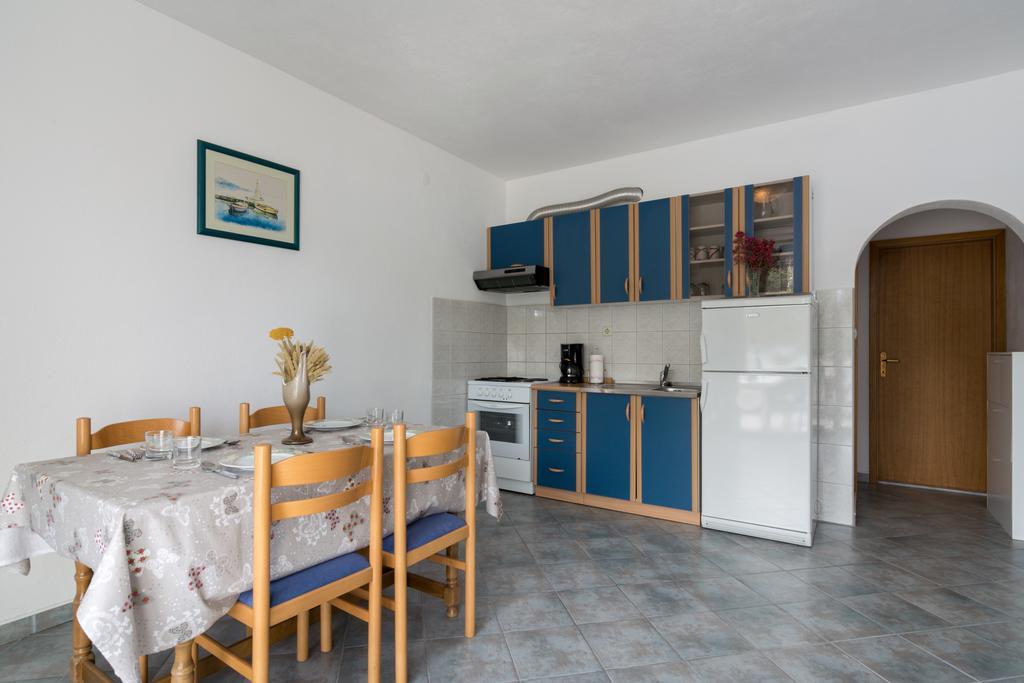 Apartments Mirko Vinišće Стая снимка