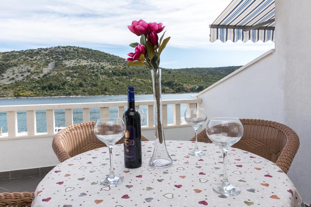 Apartments Mirko Vinišće Екстериор снимка