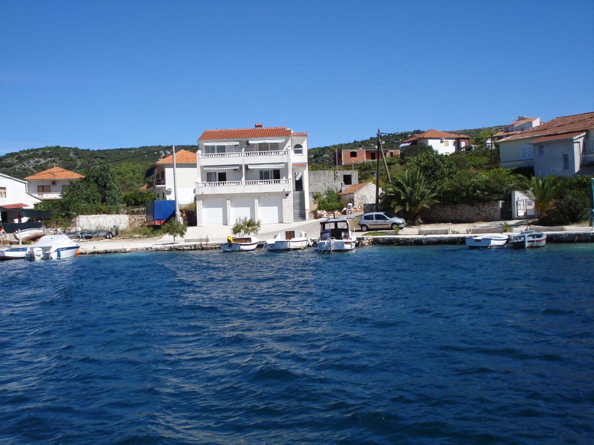 Apartments Mirko Vinišće Екстериор снимка